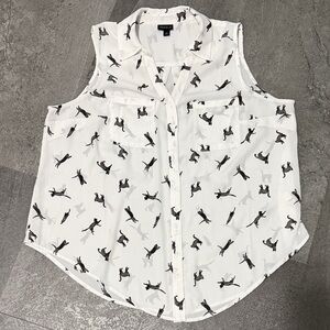 Like new Torrid White Button Down Shirt with Black Cat 🐈‍⬛ Pattern
